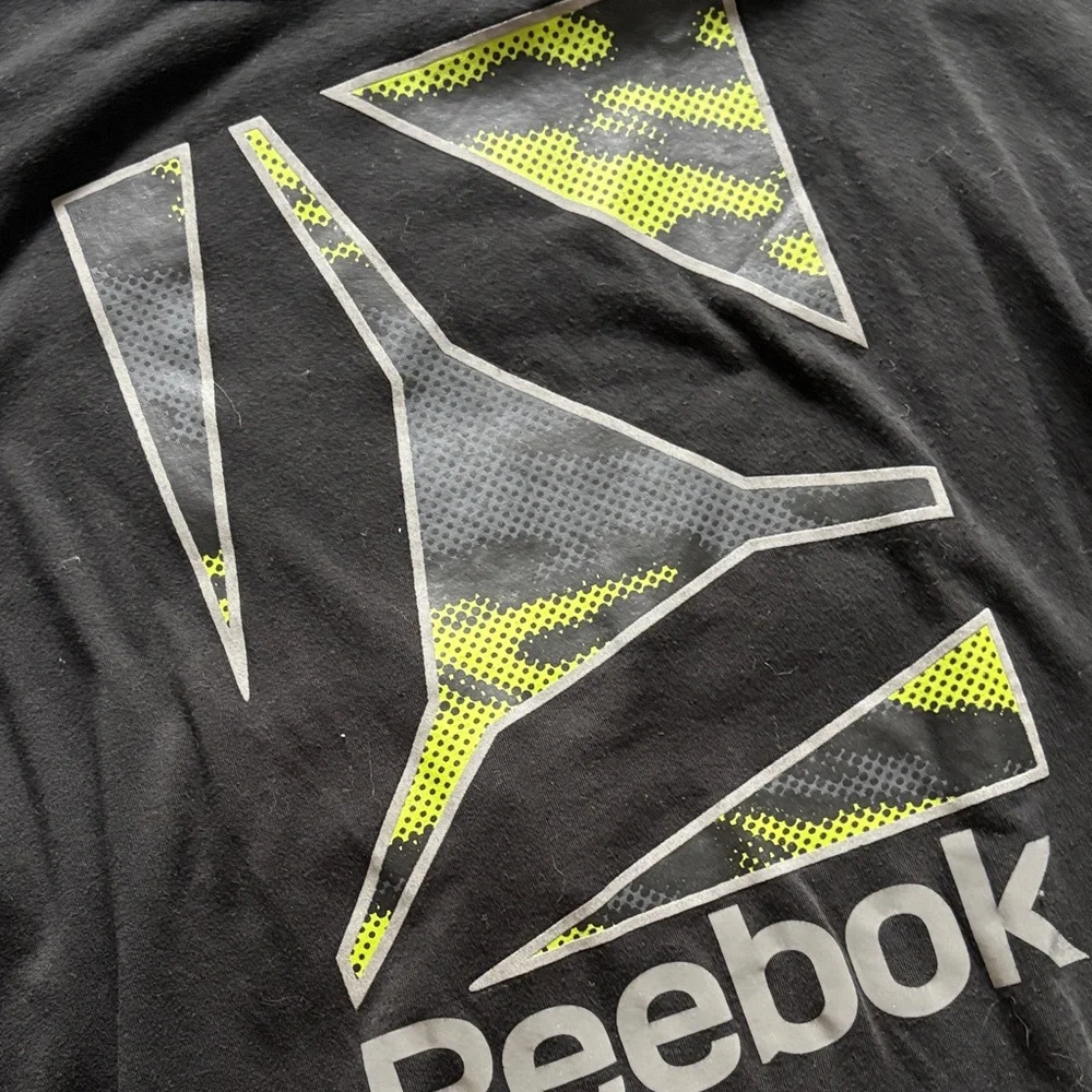 4 Reebok Tops - Picture 2 of 5